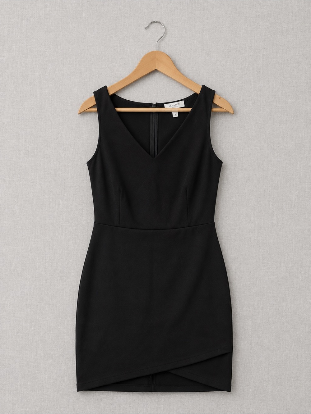Aritzia Babaton Onyx V-Neck Off-Shoulder Bodycon Mini Dress Black - Size 6